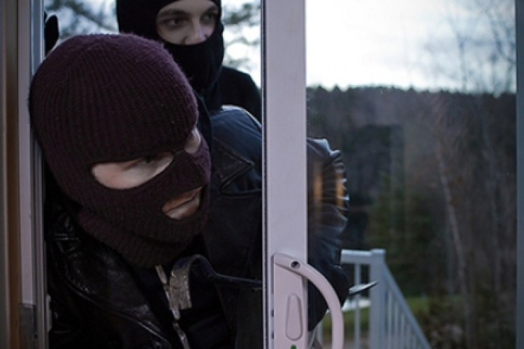 Hétvégi házból lopott