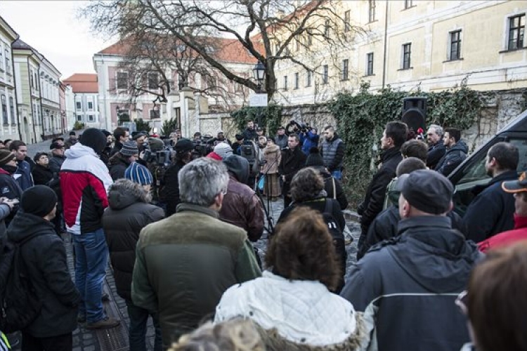 Iszapömlés - Az elsőfokú ítélet miatt tüntettek Veszprémben