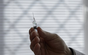 Újabb nagy vakcina-szállítmány érkezett Magyarországra