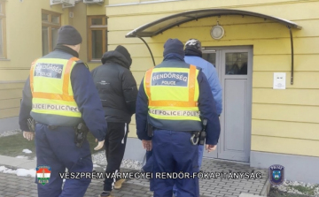 Heteken át lopták a rezet egy Pápa környéki telephelyről