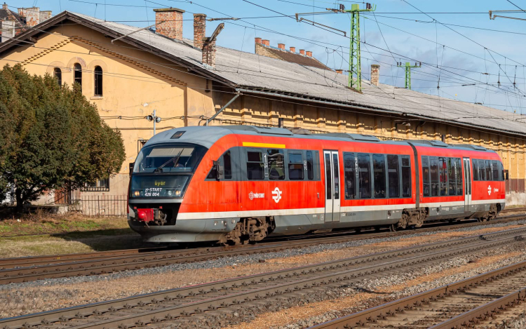 Késik a Helikon Interregió