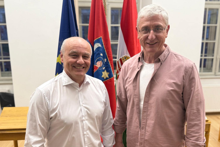 A pápai Városházáról posztolt Gyurcsány Ferenc