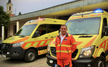 34 év szolgálat után búcsúztak el bajtársuktól a pápai mentősök