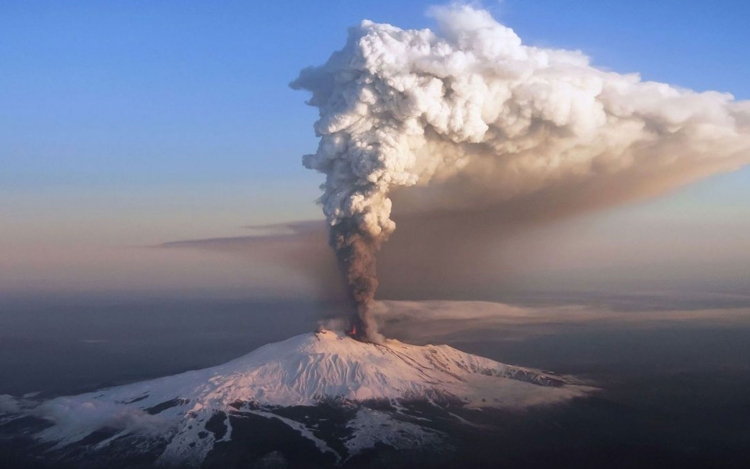 Tízen sérültek meg az Etna kitörése miatt