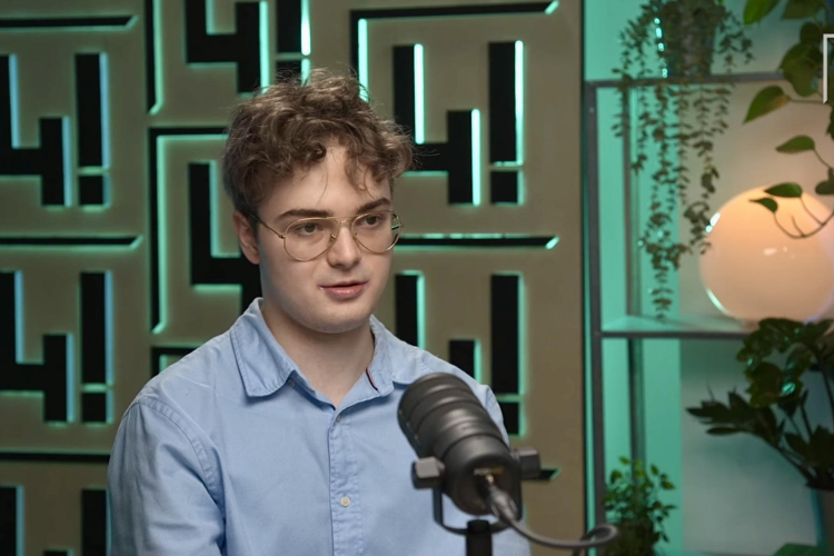 Ez a fiatal srác átverte a magyar titkosszolgálatot