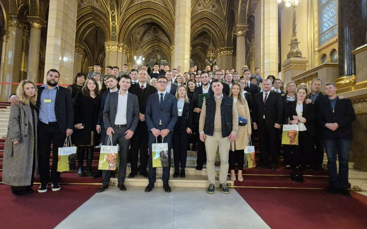 Mezős diákok elismerése az Országházban