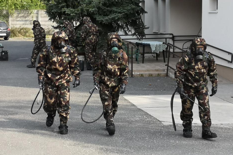 A Honvédség fertőtleníti a pápai idősotthonokat