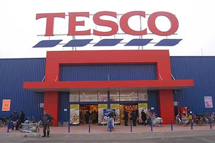 Már a héten kinyitna a Tesco vasárnap