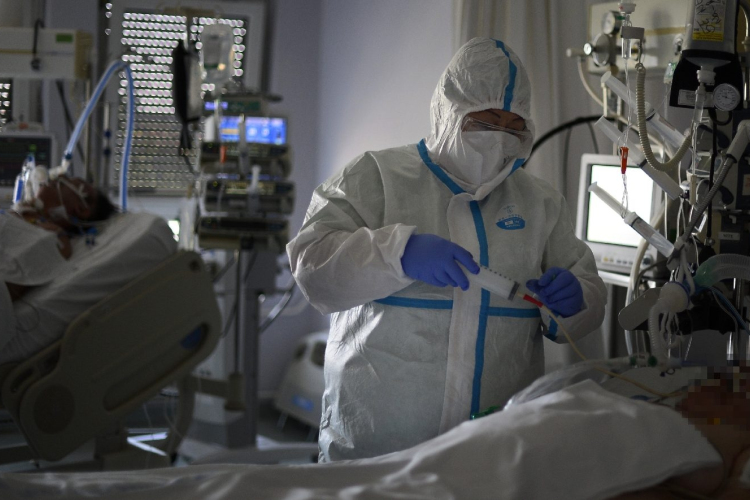 Friss koronavírus adatok: kevesebben haltak meg