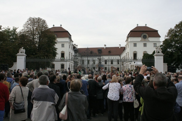 Esterházy-kastély kapujának átadóünnepsége