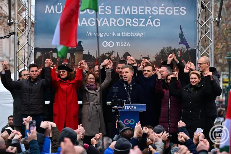 Magyar Péter: a Tisza Párt működő és emberséges hazát kínál Magyarországnak