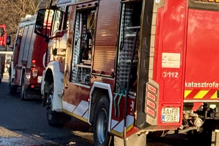 A sínekre csúszott egy autó Pápateszérnél