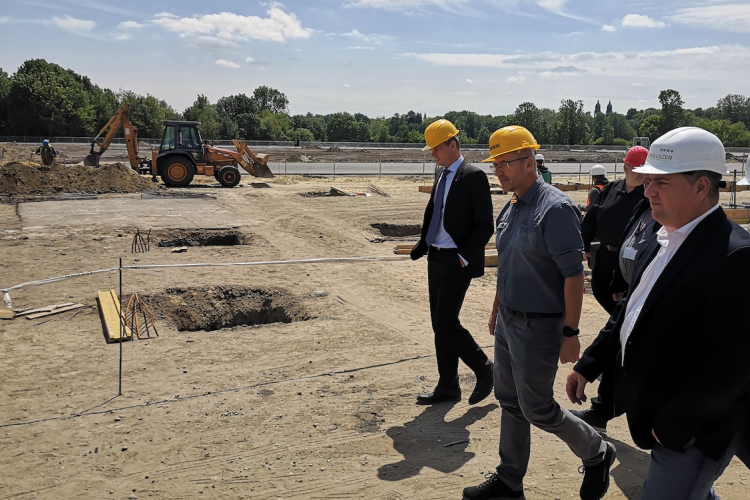 A MOB elnöke is megtekintette az épülő sportcentrumot