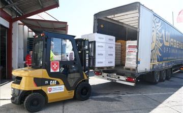 Harmincöt tonnányi segélyszállítmánnyal indult útnak a Magyar Máltai Szeretetszolgálat Budapestről