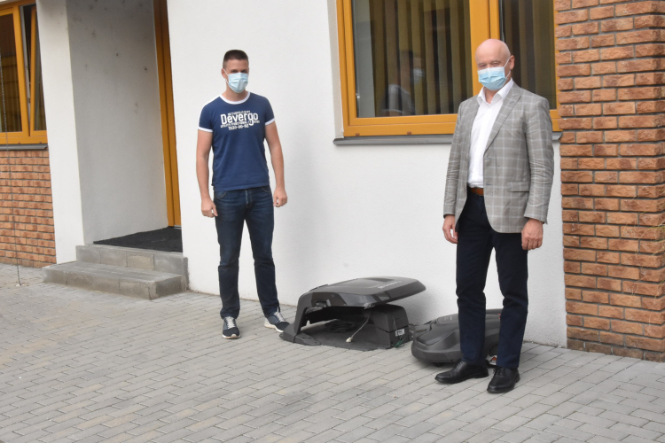 Ausztria területén ellopott fűnyíró robotot adtak vissza a pápai rendőrök