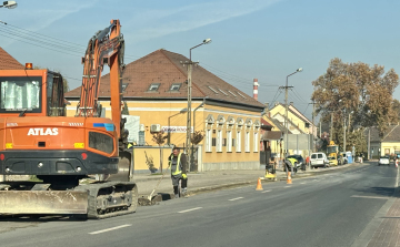 A jövő héten aszfaltozzák a Vásár utcát