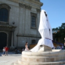 Felavatták a korsós lányt ábrázoló szobrot