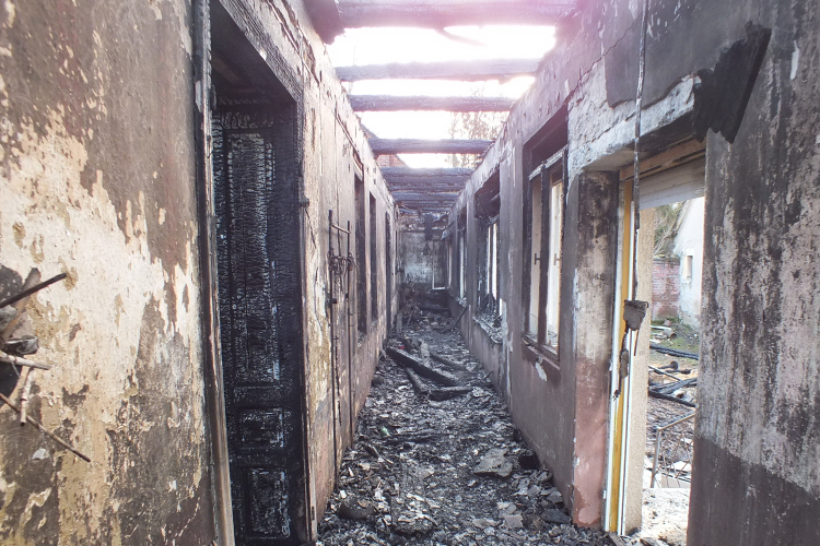 Szúrt, majd felgyújtotta a házat - Újabb emberöléssel gyanúsítják a túronyi gyilkost