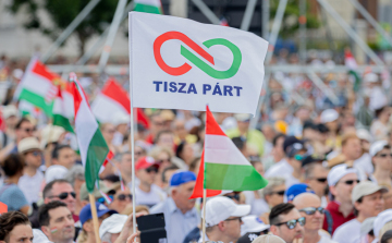A Medián szerint a fiatalok elsöprő többsége szavazna a Tiszára a Fidesszel szemben