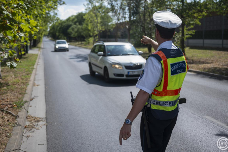 Országos razziába kezdett a rendőrség az utakon