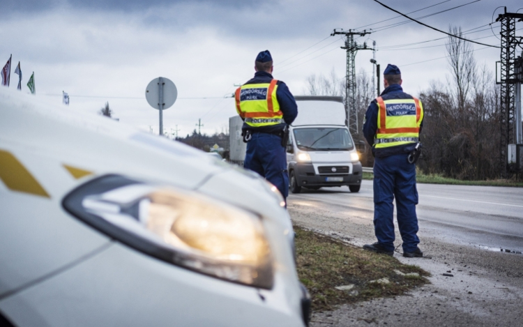 604 autóst büntettek meg megyénkben a rendőrök, biztonsági öv miatt
