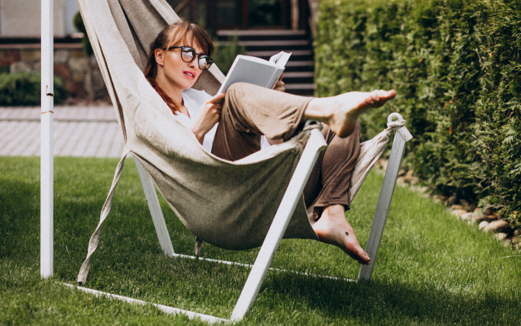 Otthoni nyaralás? Így alakítsuk át a kertet tökéletes pihenőhellyé
