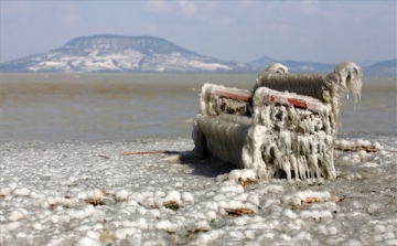Jég borít mindent a Balaton déli partján