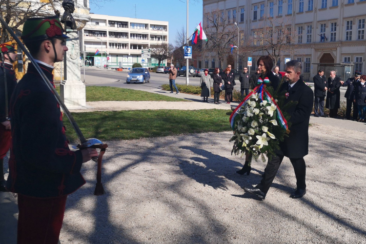 Koszorúzással emlékeztek március 15-én