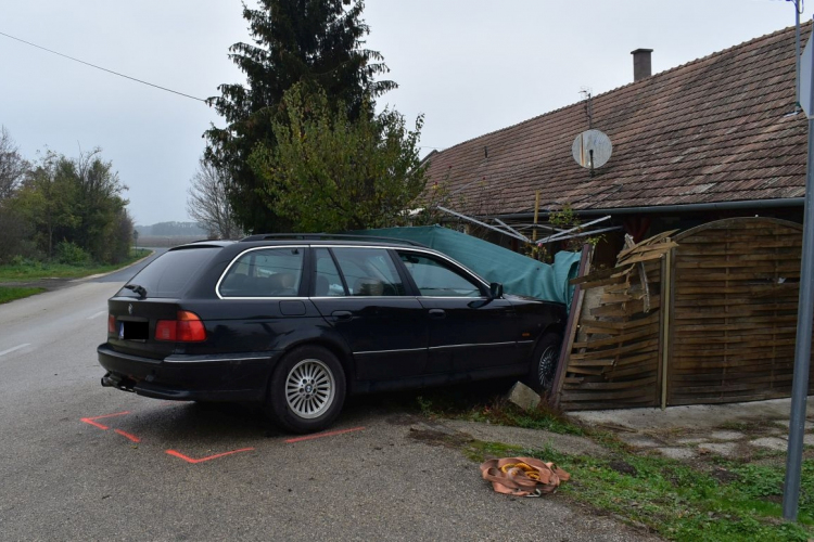 Eltiltás hatálya alatt és forgalomból kivont BMW-vel okozott balesetet Békáson