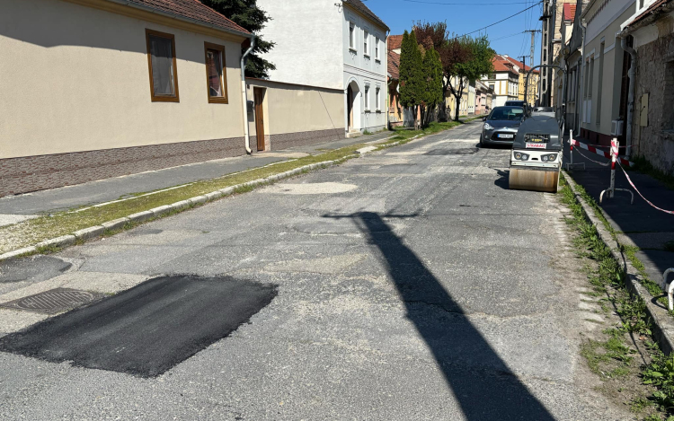 Közműjavítási munkálatok miatt forgalomkorlátozás lesz a belvárosban