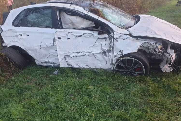 Vasárnap két autót is alaposan összetörtek a 83-ason