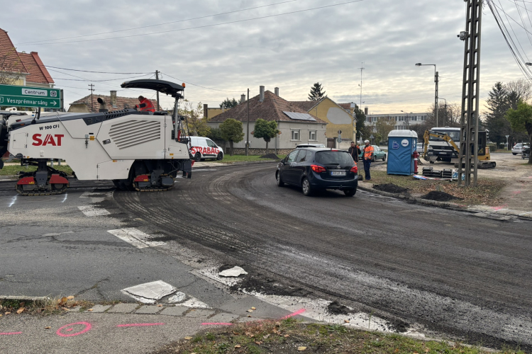 Megkezdődött a munka a Somlai úton