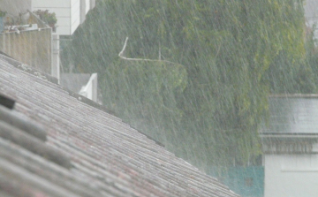 Zivatarra, intenzív esőzésre figyelmeztet a meteorológiai szolgálat