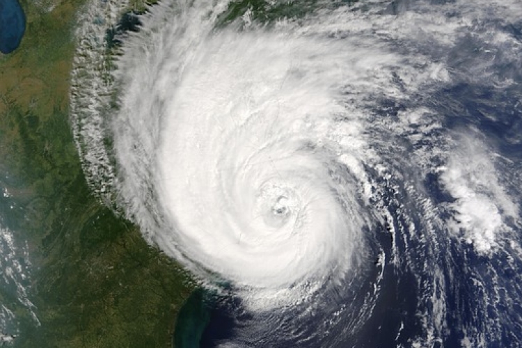 Az Eta nevű trópusi vihar Florida partjaihoz közelít 
