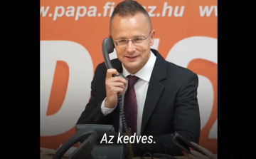 A pápai Fidesz irodából telefonált Szijjártó Péter