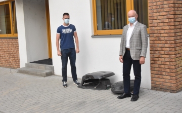 Ausztria területén ellopott fűnyíró robotot adtak vissza a pápai rendőrök