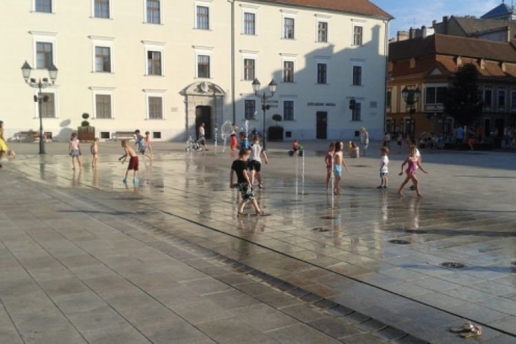 Szökőkutat lopott a győri Széchenyi térről