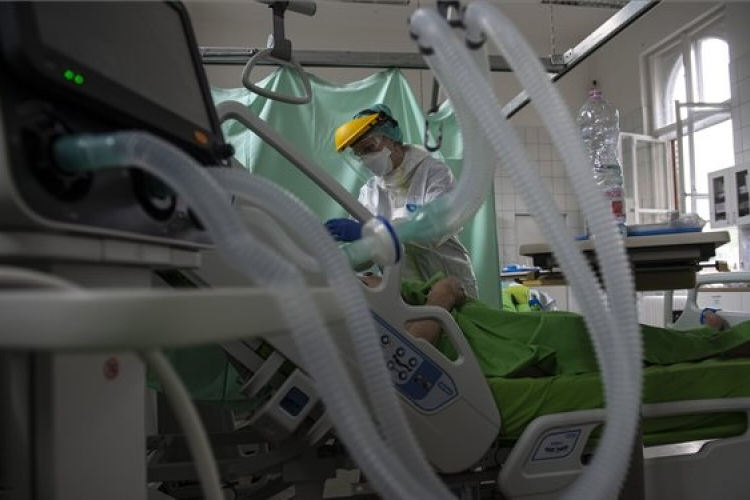 Uniós lélegeztetőgépek érkeztek Ukrajnába magyar segítséggel
