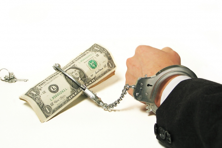 Pápai hitelcsaló ellen emeltek vádat