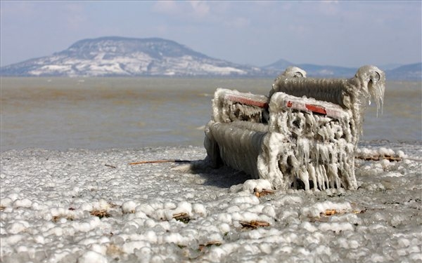 Jég borít mindent a Balaton déli partján