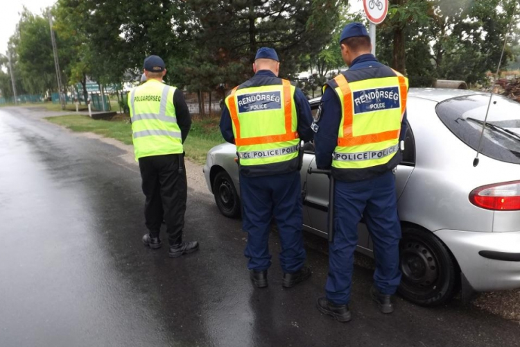  Szemüvegesek figyelem - Megszállja a rendőrség az utakat!