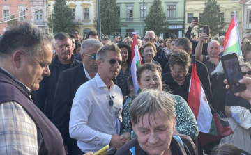 Pénteken ismét Pápára látogat Magyar Péter